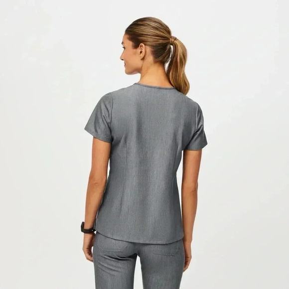 Figs M Catarina One-Pocket Scrub Top in Graphite Gray - Picture 3 of 9